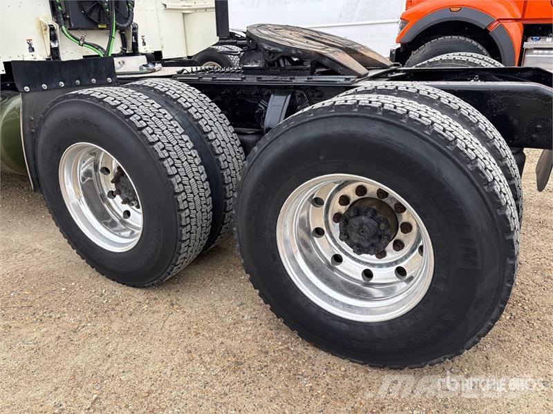 Peterbilt 388 牵引车