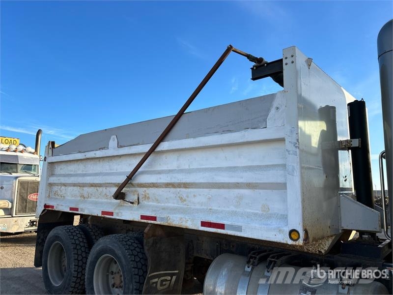 Peterbilt 388 شاحنات قلابة