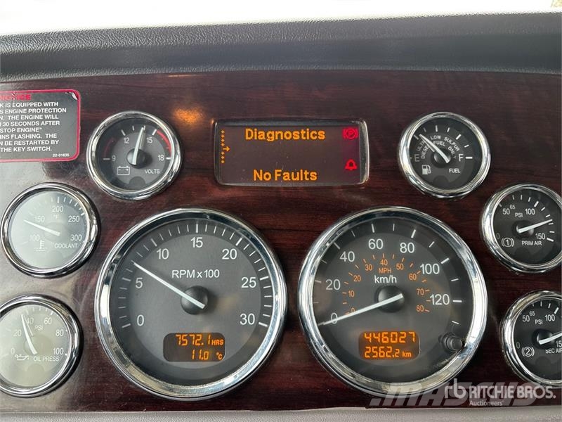 Peterbilt 388 牵引车