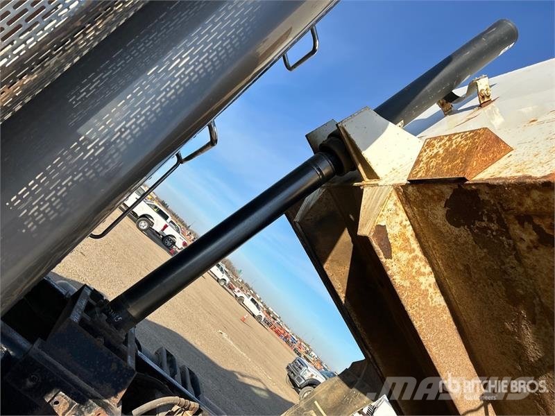 Peterbilt 388 شاحنات قلابة