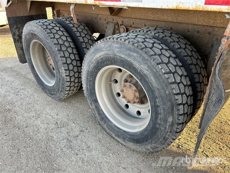Peterbilt 388 شاحنات قلابة
