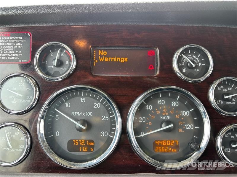 Peterbilt 388 牵引车