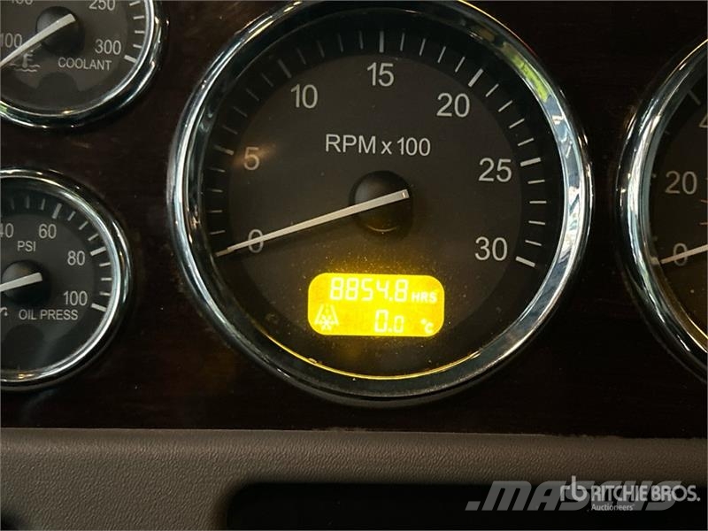 Peterbilt 389 Trekkers