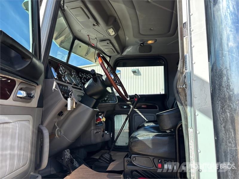 Peterbilt 389 Тягачі