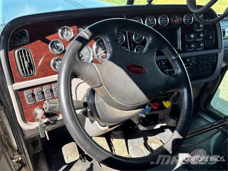 Peterbilt 389 Vetopöytäautot