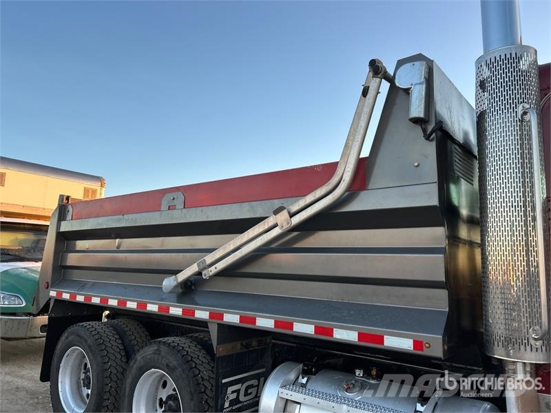 Peterbilt 389 6x4 T/A Dump Truck شاحنات قلابة