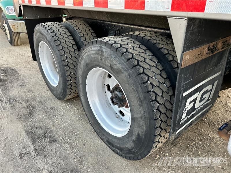 Peterbilt 389 6x4 T/A Dump Truck شاحنات قلابة