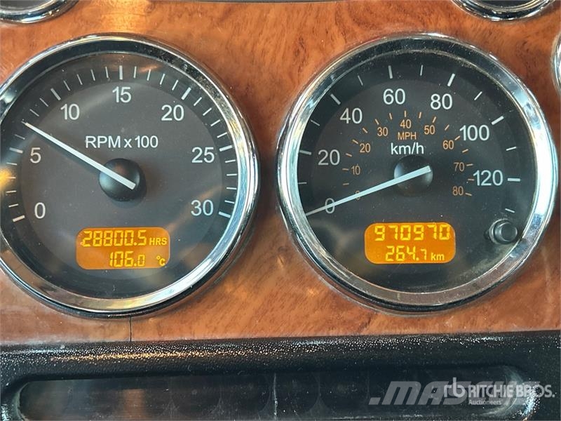 Peterbilt 389 6x4 T/A Dump Truck شاحنات قلابة