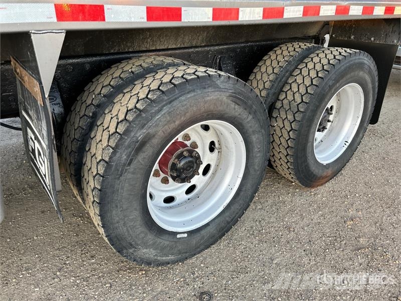 Peterbilt 389 6x4 T/A Dump Truck شاحنات قلابة