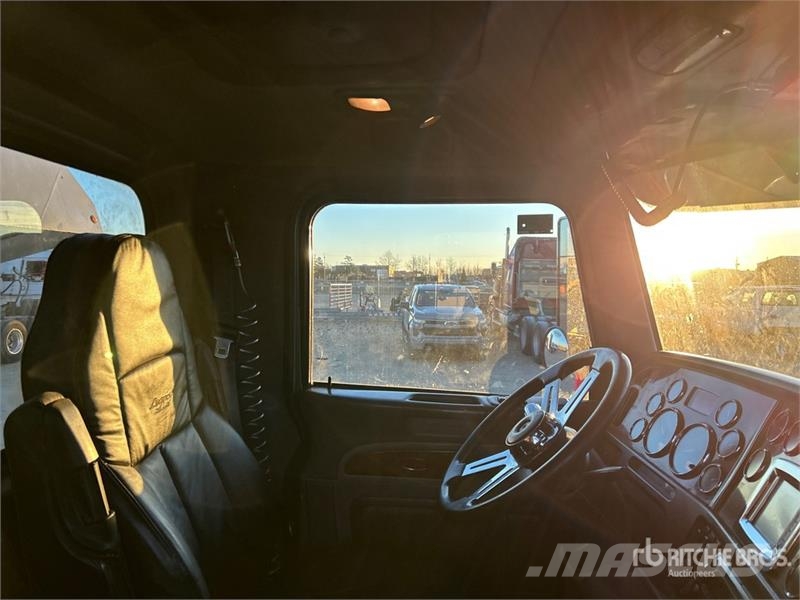 Peterbilt 389 6x4 T/A Dump Truck شاحنات قلابة