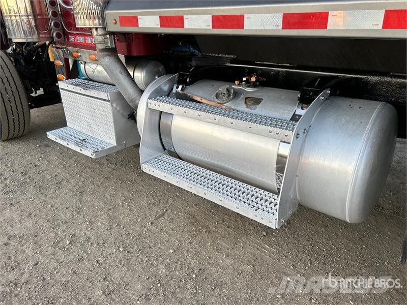 Peterbilt 389 6x4 T/A Dump Truck شاحنات قلابة