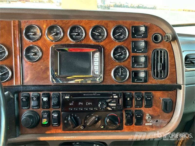 Peterbilt 389 6x4 T/A Dump Truck شاحنات قلابة
