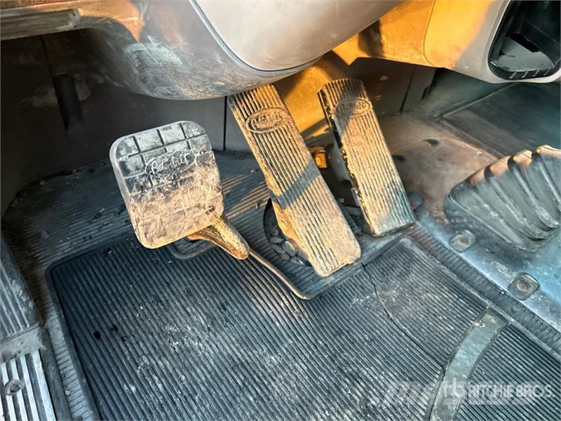 Peterbilt 389 6x4 T/A Dump Truck شاحنات قلابة