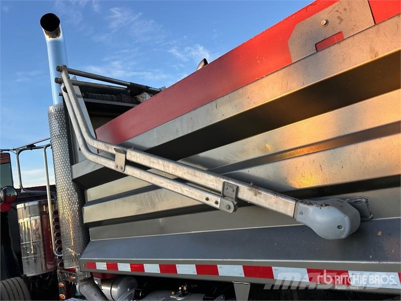 Peterbilt 389 6x4 T/A Dump Truck شاحنات قلابة