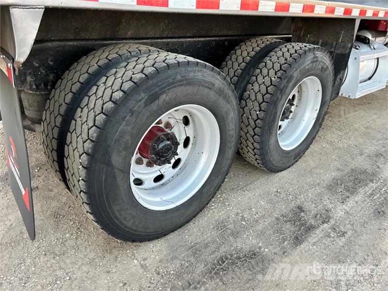 Peterbilt 389 6x4 T/A Dump Truck شاحنات قلابة