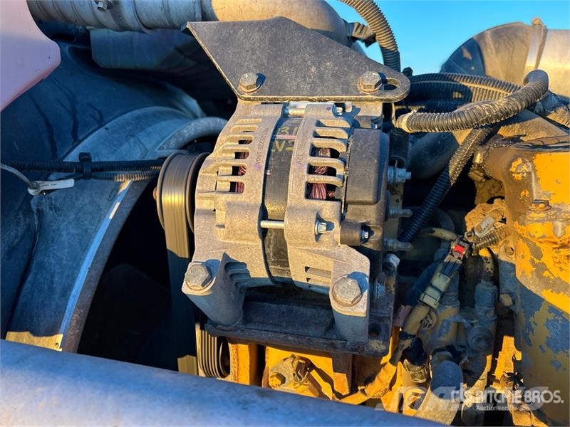 Peterbilt 389 6x4 T/A Dump Truck شاحنات قلابة
