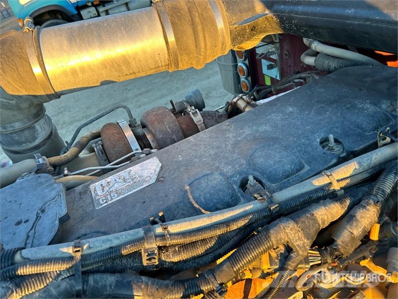 Peterbilt 389 6x4 T/A Dump Truck شاحنات قلابة