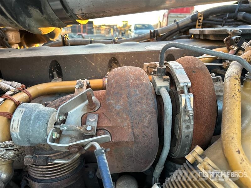 Peterbilt 389 6x4 T/A Dump Truck شاحنات قلابة