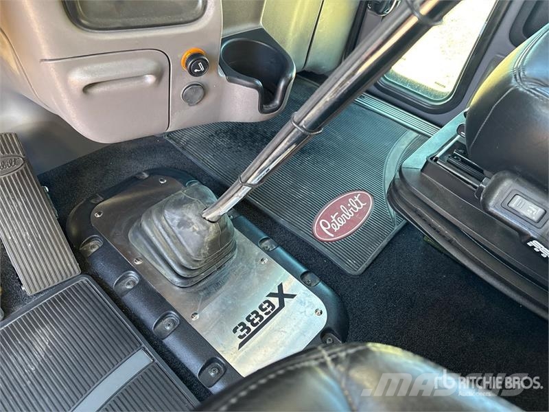 Peterbilt 389X 6x4 T/A Sleeper Truck Tractor Cabezas tractoras