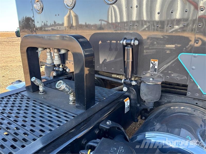 Peterbilt 389X 6x4 T/A Sleeper Truck Tractor Cabezas tractoras