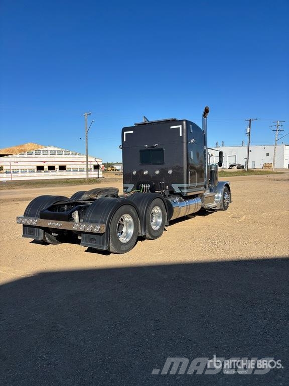Peterbilt 389X 6x4 T/A Sleeper Truck Tractor Ťahače