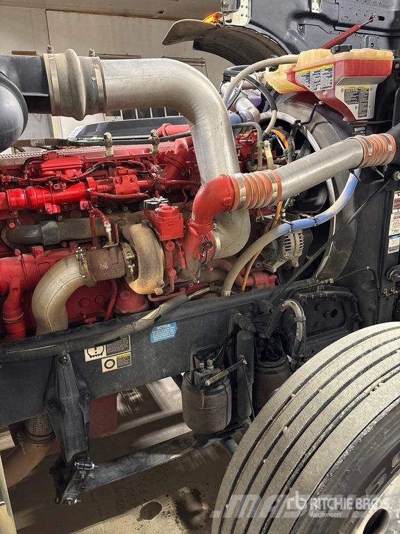 Peterbilt 389X 6x4 T/A Sleeper Truck Tractor Ťahače