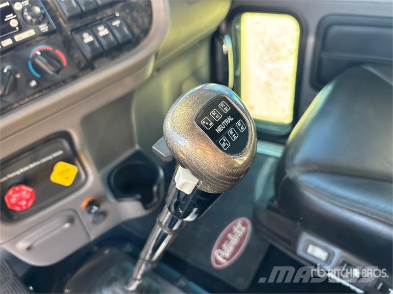 Peterbilt 389X 6x4 T/A Sleeper Truck Tractor Cabezas tractoras