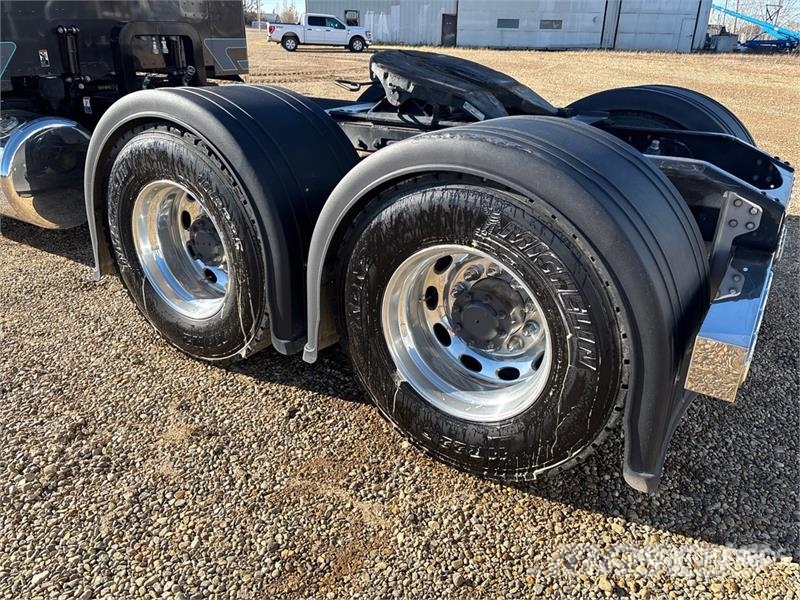 Peterbilt 389X 6x4 T/A Sleeper Truck Tractor Cabezas tractoras
