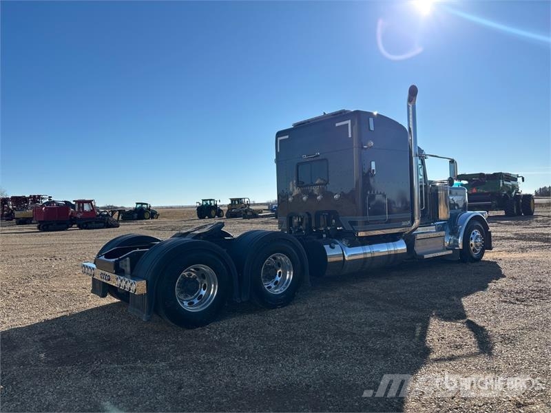 Peterbilt 389X 6x4 T/A Sleeper Truck Tractor Cabezas tractoras