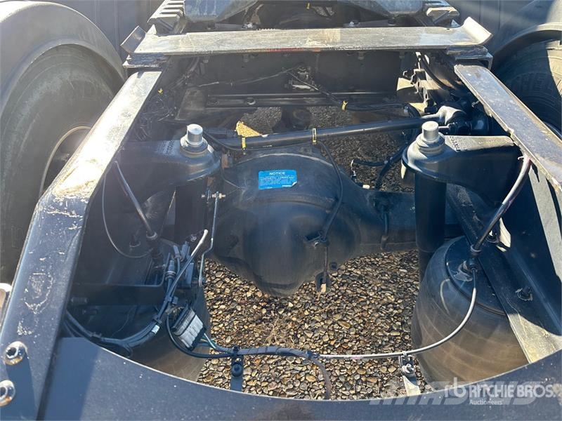 Peterbilt 389X 6x4 T/A Sleeper Truck Tractor Cabezas tractoras