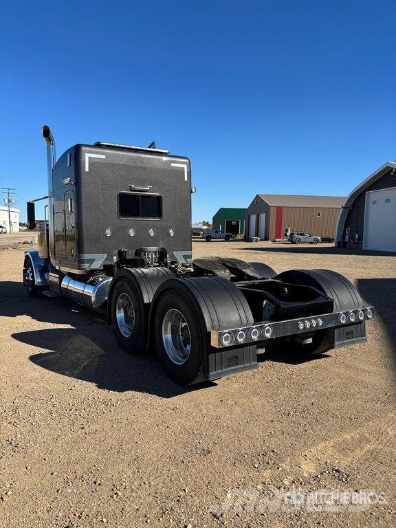 Peterbilt 389X 6x4 T/A Sleeper Truck Tractor Ťahače
