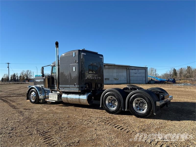 Peterbilt 389X 6x4 T/A Sleeper Truck Tractor Cabezas tractoras