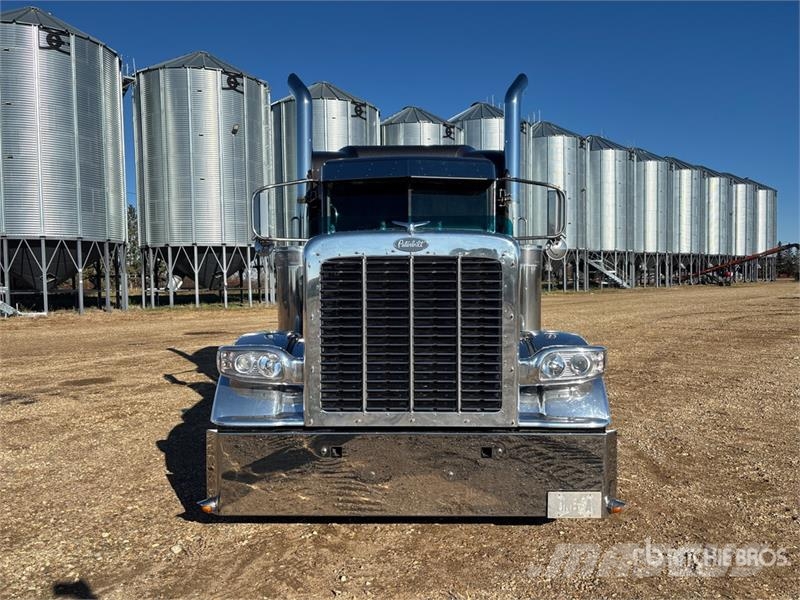 Peterbilt 389X 6x4 T/A Sleeper Truck Tractor Cabezas tractoras