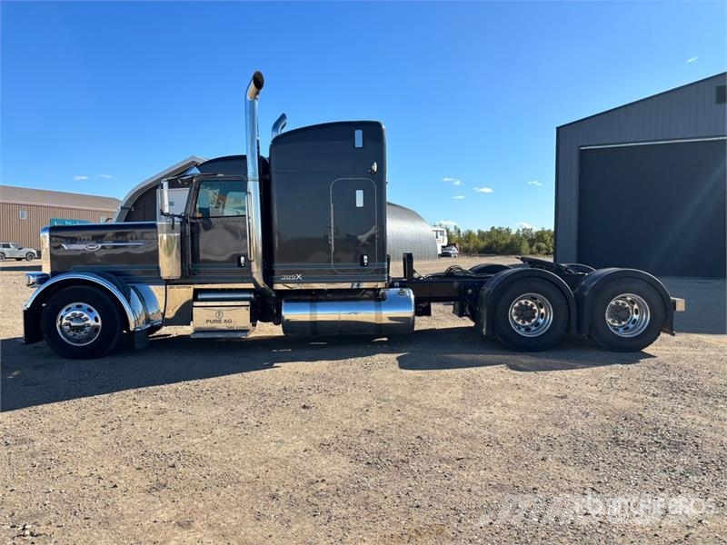 Peterbilt 389X 6x4 T/A Sleeper Truck Tractor Ťahače