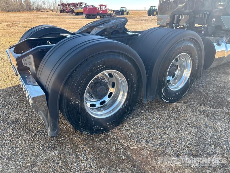Peterbilt 389X 6x4 T/A Sleeper Truck Tractor Cabezas tractoras