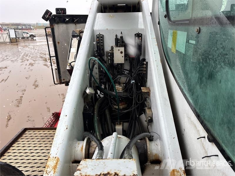 Peterbilt 45110T 45 ton Straight Boom on Peterbilt 367 10x6  Crane trucks
