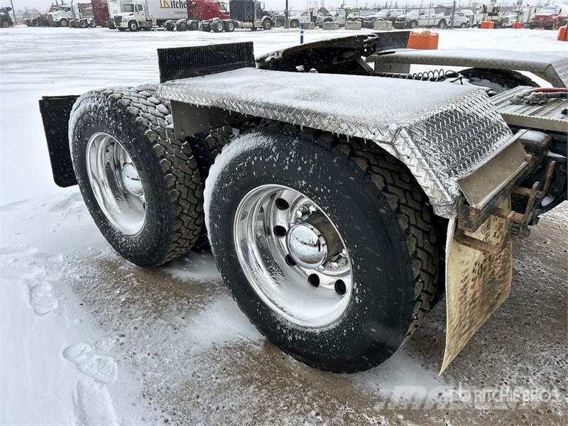 Peterbilt 567 Trekkers