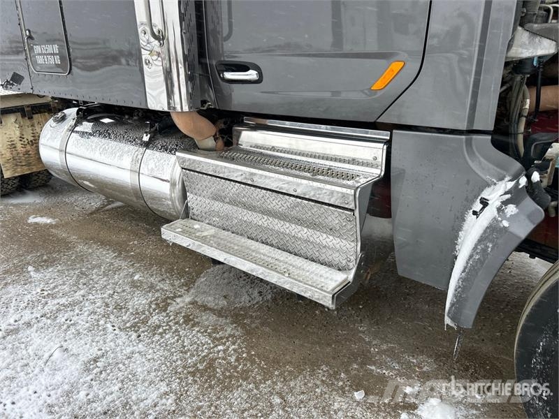 Peterbilt 567 Trekkers