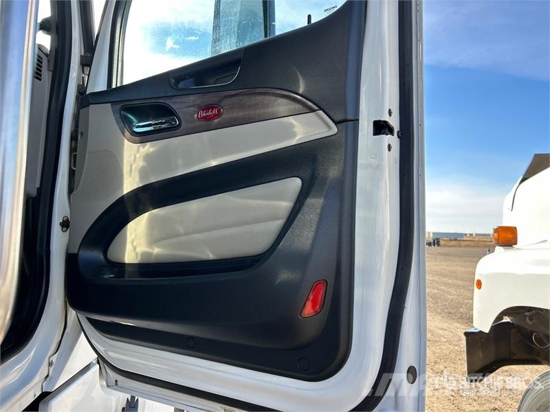 Peterbilt 567 Camiones tractor