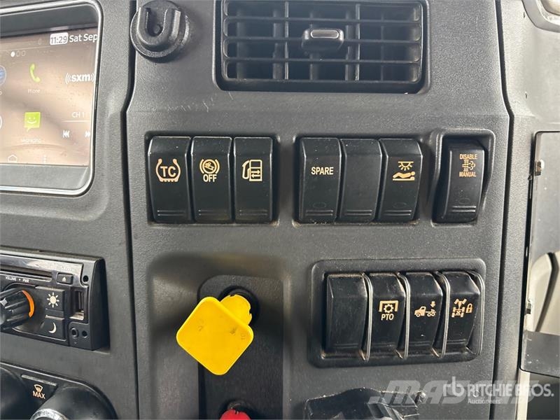 Peterbilt 567 Autotractoare