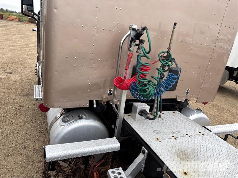 Peterbilt 567 Autotractoare