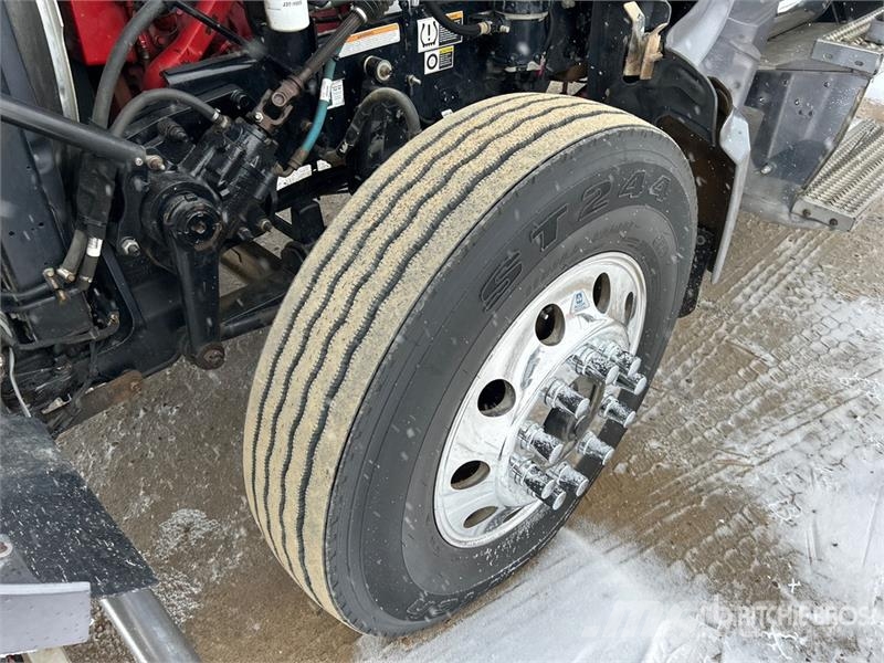 Peterbilt 567 Trekkers