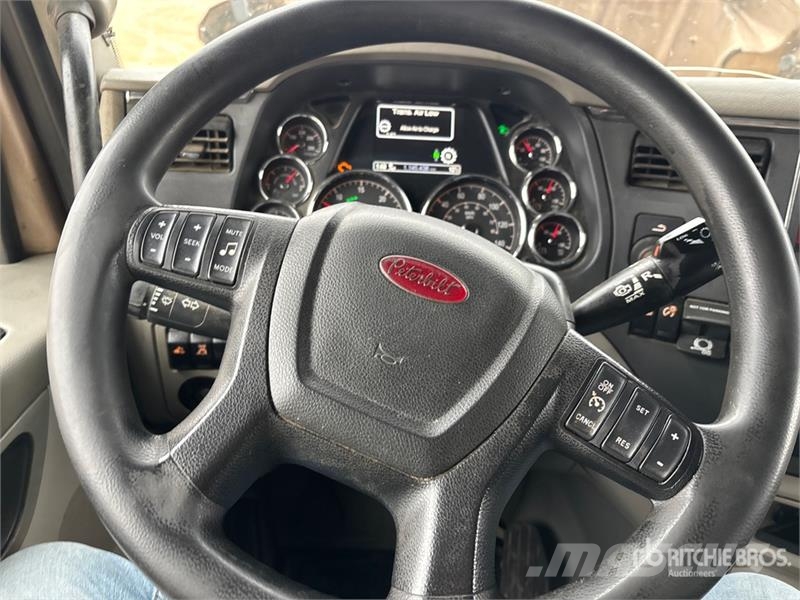 Peterbilt 567 Autotractoare