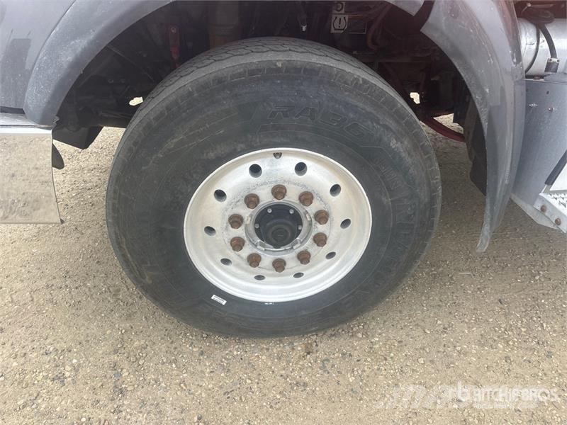 Peterbilt 567 Trekkers