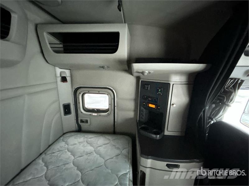 Peterbilt 567 Trekkers