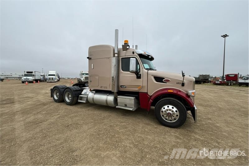 Peterbilt 567 Autotractoare