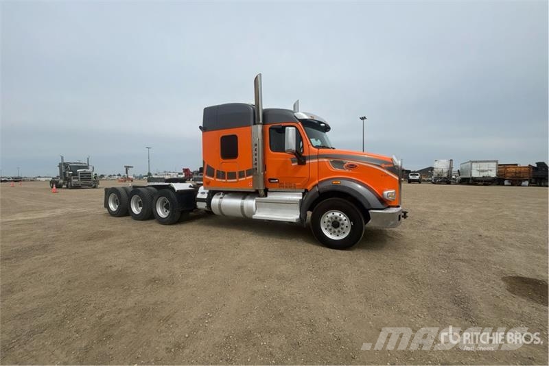 Peterbilt 567 Trekkers