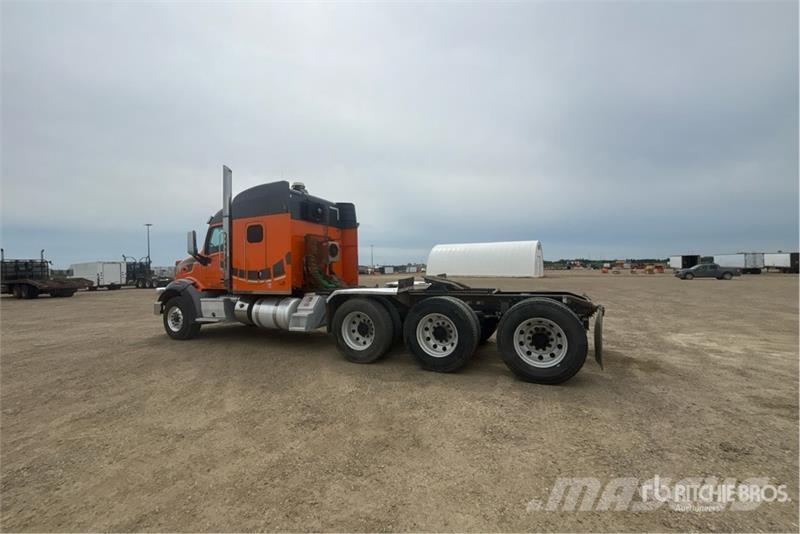 Peterbilt 567 Trekkers