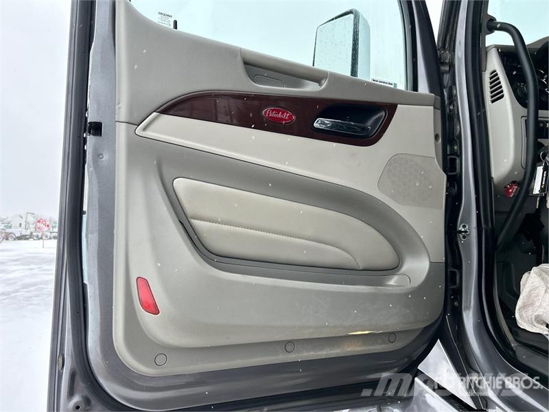Peterbilt 567 Trekkers