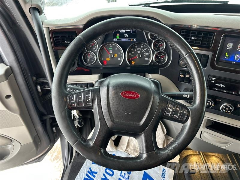 Peterbilt 567 Trekkers